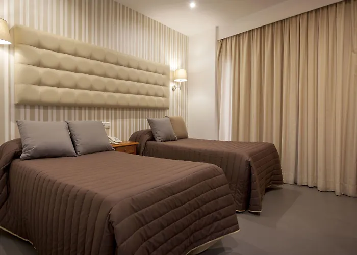 Rambla Emerita, Centro Ciudad ホテル 2*